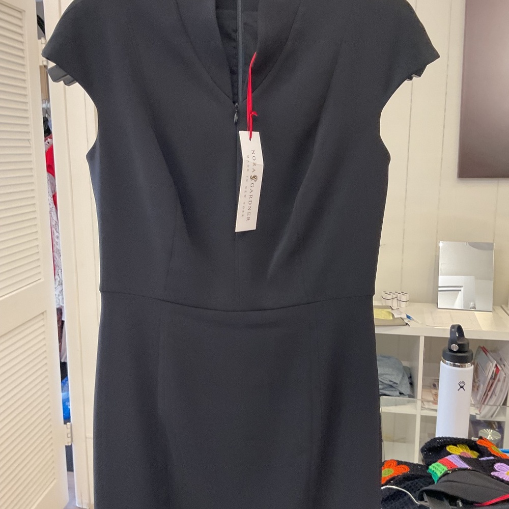 Dresses - Picture 3 of 4